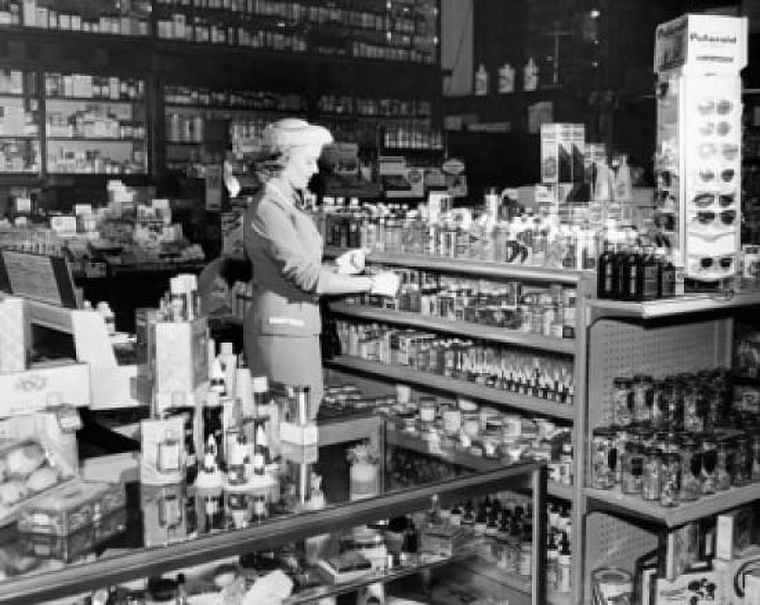 Side profile of a mid adult woman shopping in a shop Canvas Art - (24 x 36)