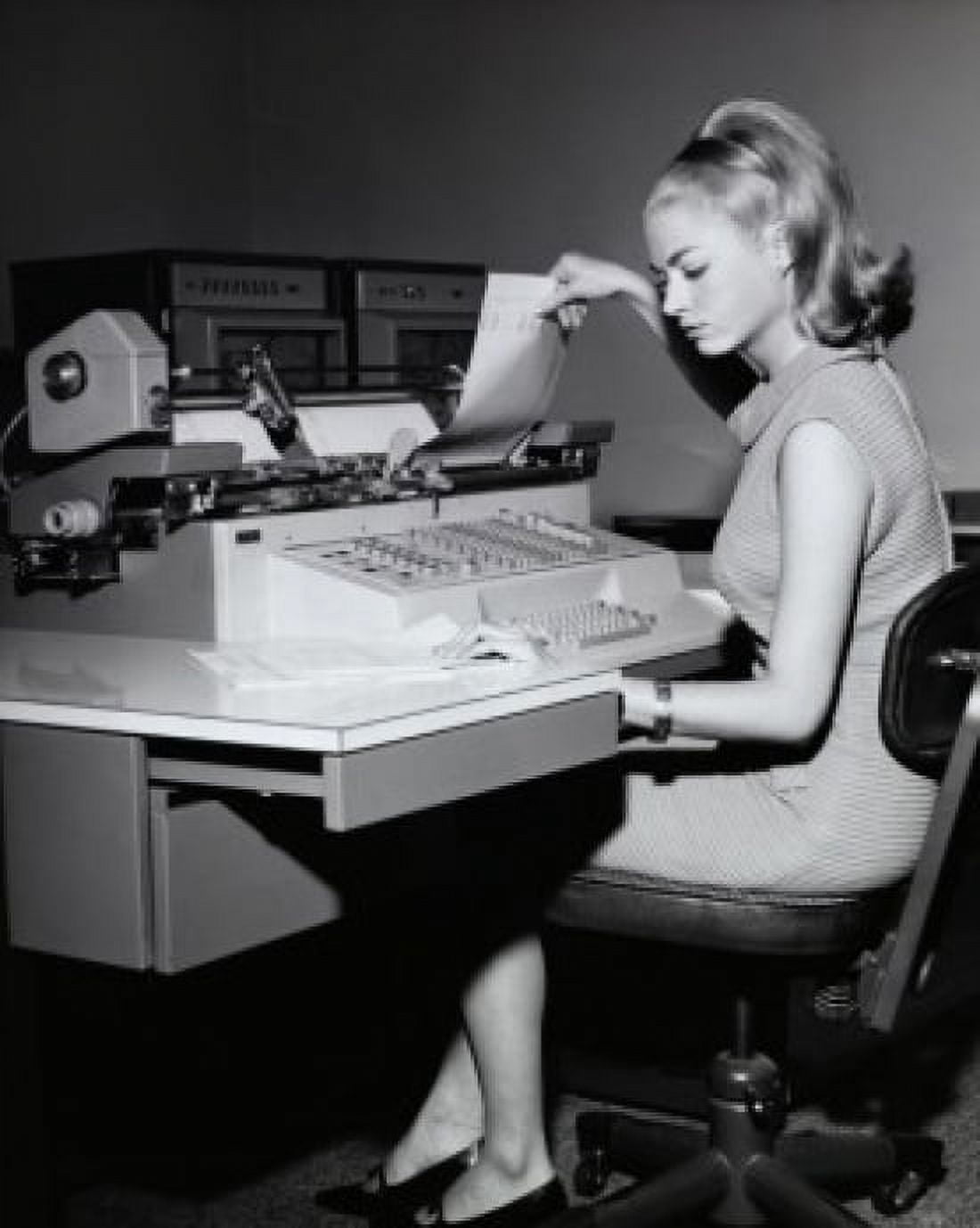 Side profile of a technician working in a computer lab NCR 500 Canvas Art - (18 x 24)