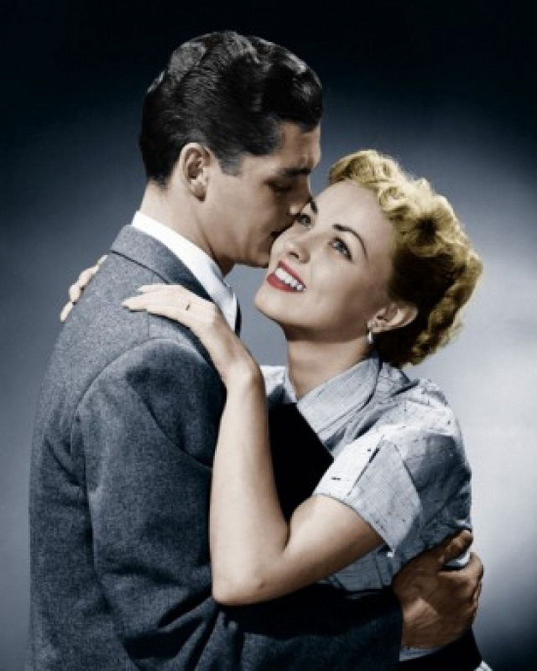 Side profile of a young couple embracing Canvas Art - (18 x 24)