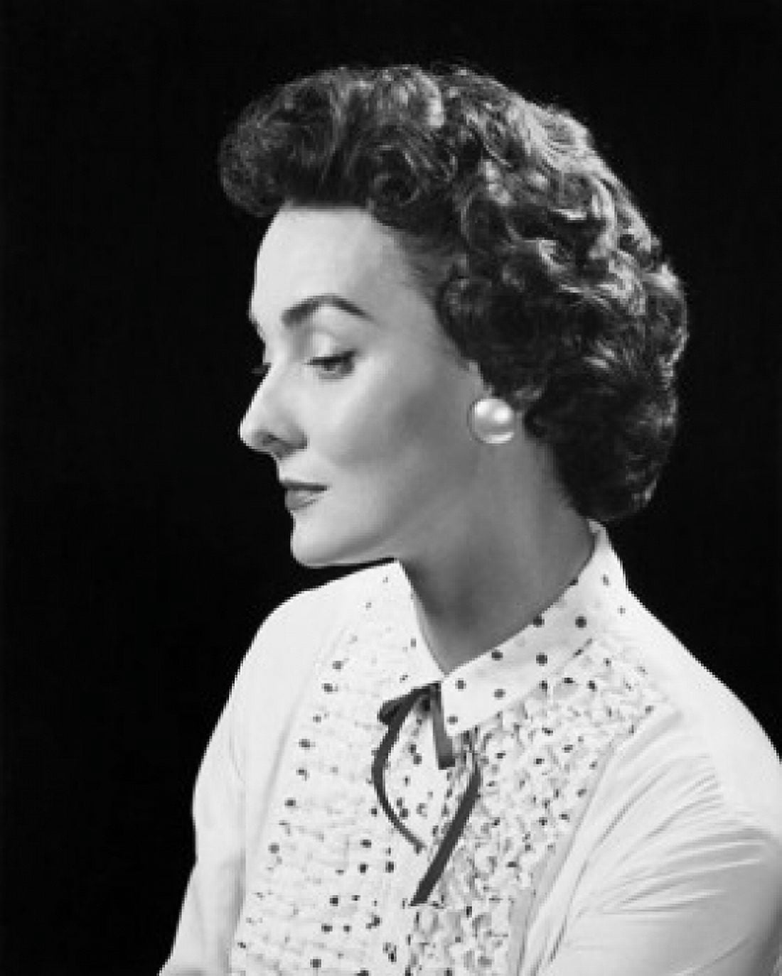 Side profile of a young woman Canvas Art - (18 x 24)