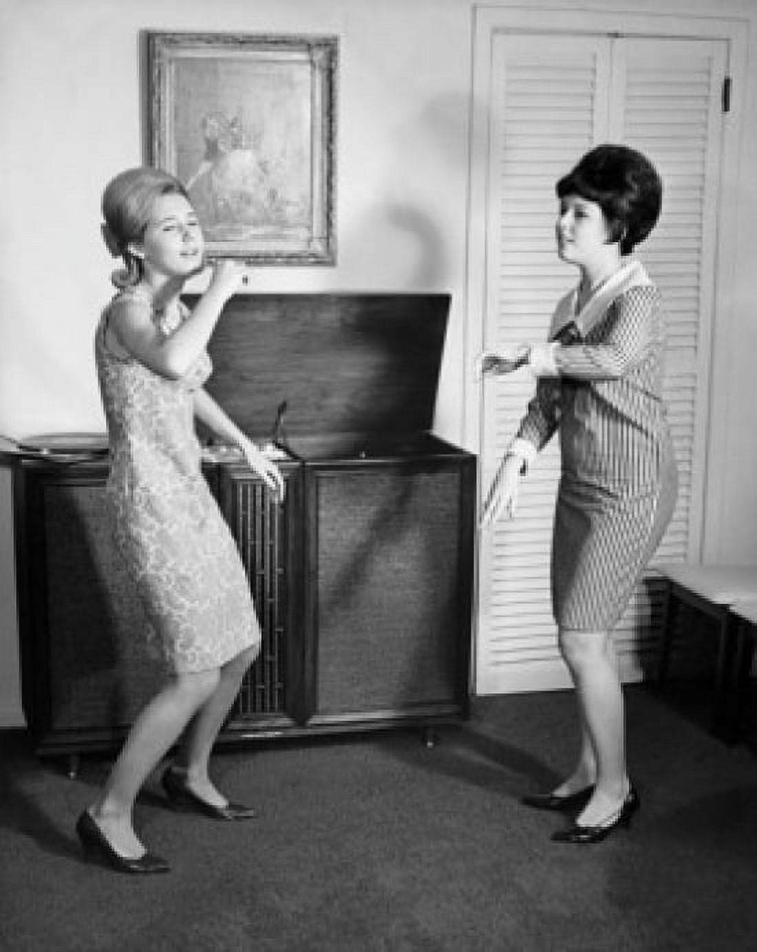 Side profile of two teenage girls dancing Canvas Art - (18 x 24)