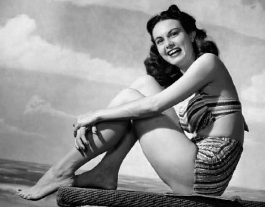 Side profile of young woman sitting on beach Canvas Art - (24 x 36)
