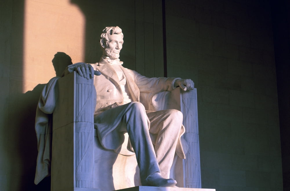 Sideview Lincoln MemorialNwashington Dc Usa Canvas Art - Ron Watts Design Pics (17 x 11)