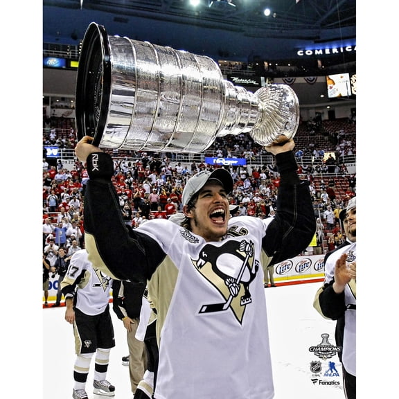 Sidney Crosby Pittsburgh Penguins Unsigned 2009 Stanley Cup Champions Raising Cup Photograph