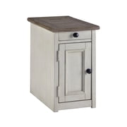 تصميم التوقيع من قبل Ashley Casual Bolanburg Chairside Table مع منافذ USB ومنافذ خارجية بلونين