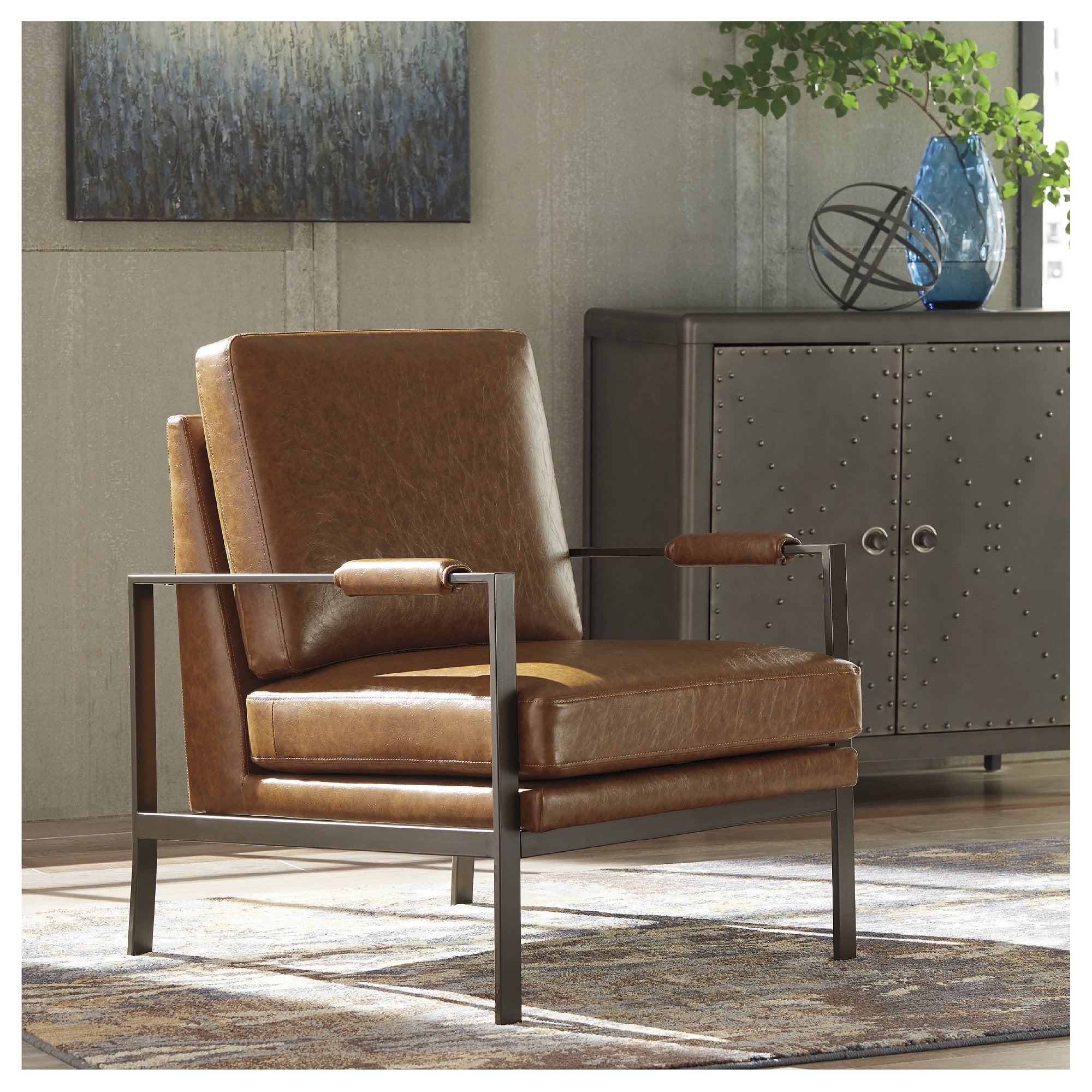Free Shipping! Signature Design by Ashley Modern Peacemaker