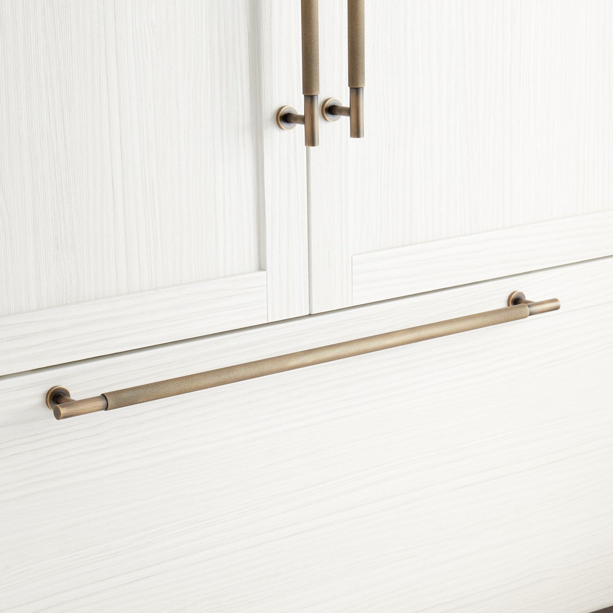 Evinger 24" Antique Brass Knurled Appliance Pull Handle