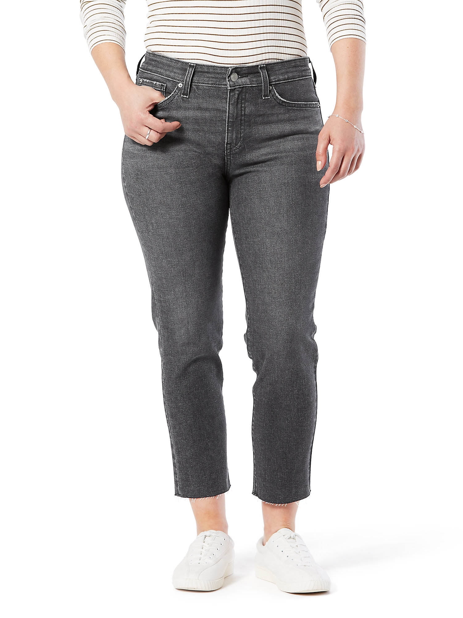 Displacement opnå græs Signature by Levi Strauss & Co. Women's Mid Rise Slim Fit Boyfriend Cut-Off  Jeans - Walmart.com