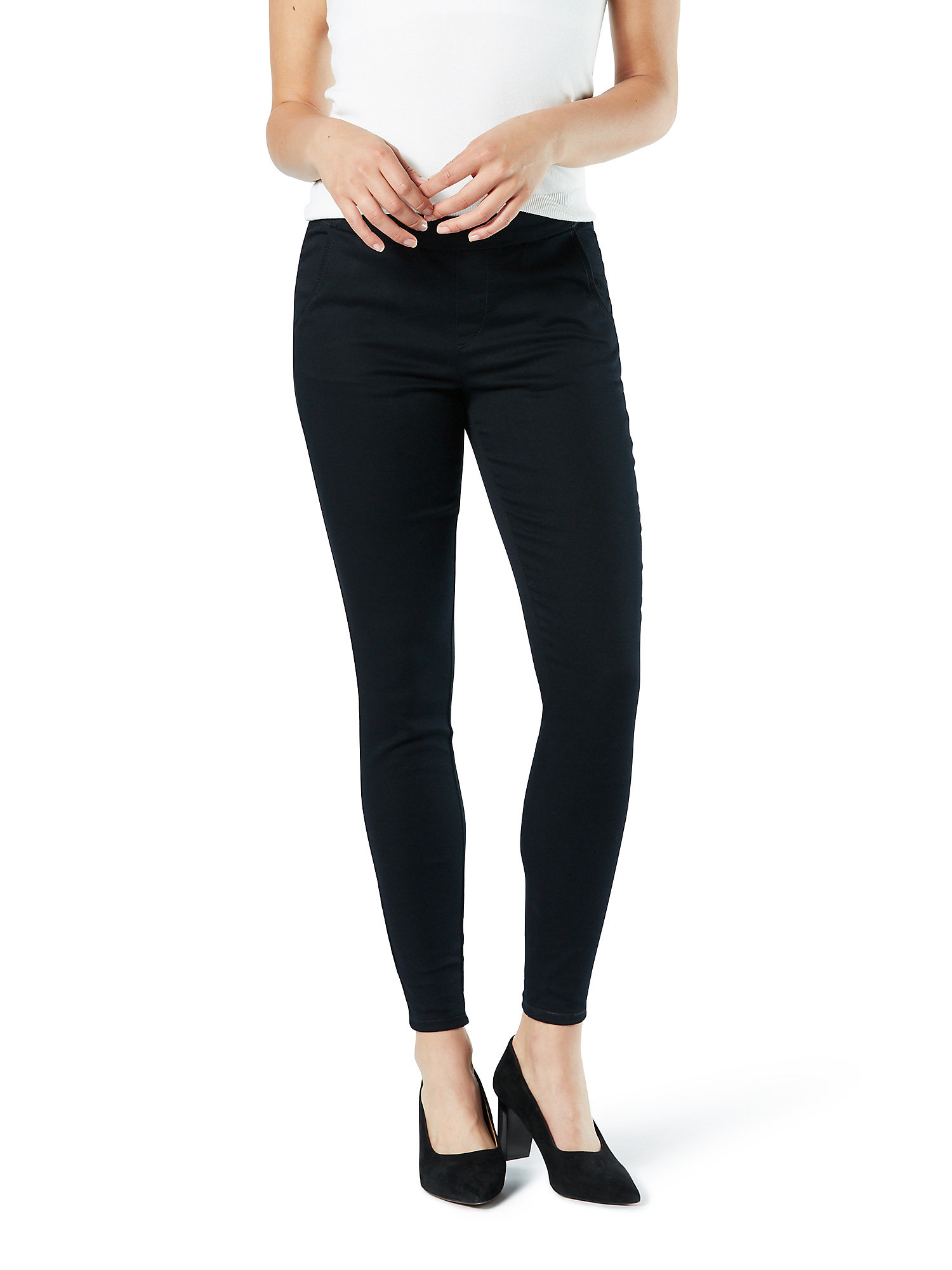 Signature by Levi Strauss & Co. Women's Modern Pull On Ankle Jegging - image 1 of 5