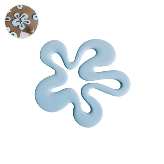 Silicone Heat Insulation Pad for Hot Cookware Mugs and Bowls Decorative Wavy Flower Outline Non-Slip Table Protector for Kitchen and Dining, Modern Stylish Design