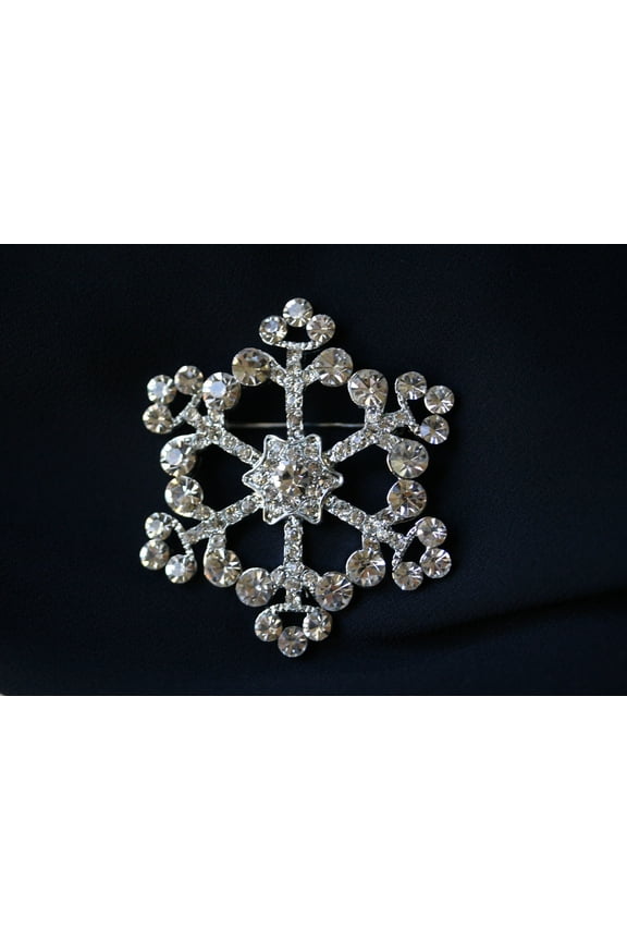 Silver Color Cute Snowflake Brooch Crystal Rhinestone Corsage Lapel Pin Dress Jewelry Clothing Accessories Christmas Pin Brooch