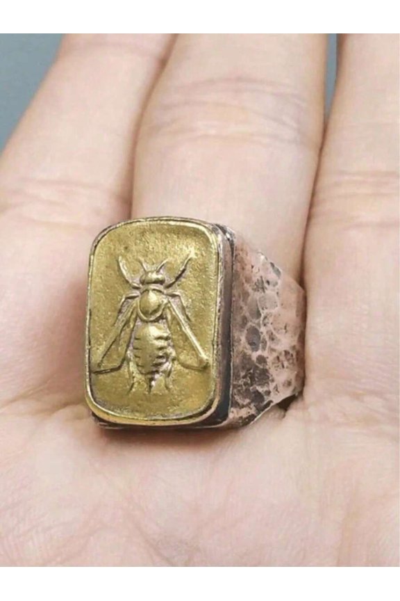 Silver Ring With Bee Motif, Fashion Jewelry For Everyday Wear
