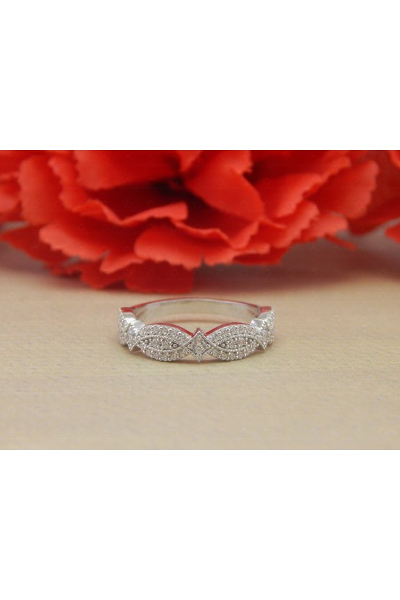 Sterling Silver Infinity Twist Band with CZ Accents – Elegant Women’s Promise Ring