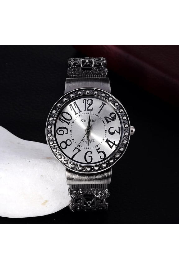 Silver-Tone Dial Watch Intricate Design for Retro-Chic Style