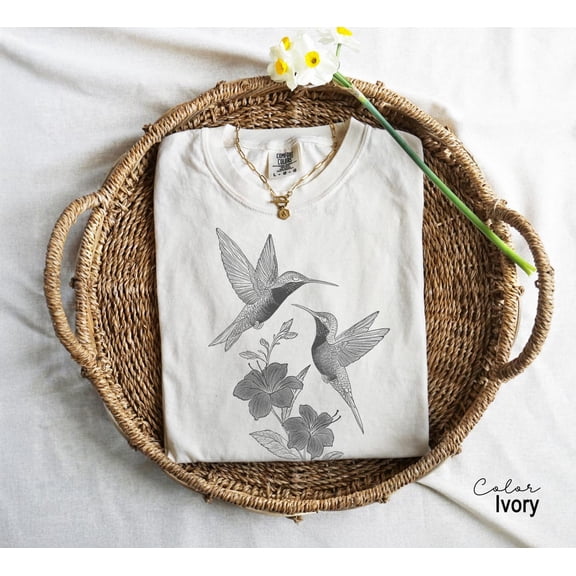 Simple Fit Cute Flower Hummingbird Shirt, Nature Lovers Tee, Trendy Women Gift, Cottagecore Birds And Flowers Shirt, Bird Watcher Gift All Size S-5Xl