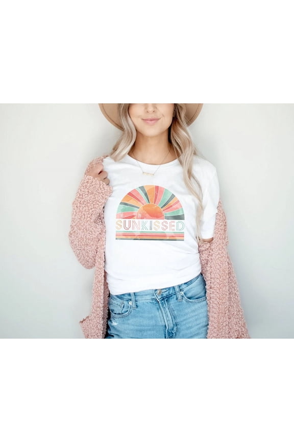 Sunkissed T-Shirt, Summer Shirt With Sunset Print, Cool T-Shirt With Retro Sun, Aesthetic Shirt For Summer Vacation, Bold Sunlight Tee