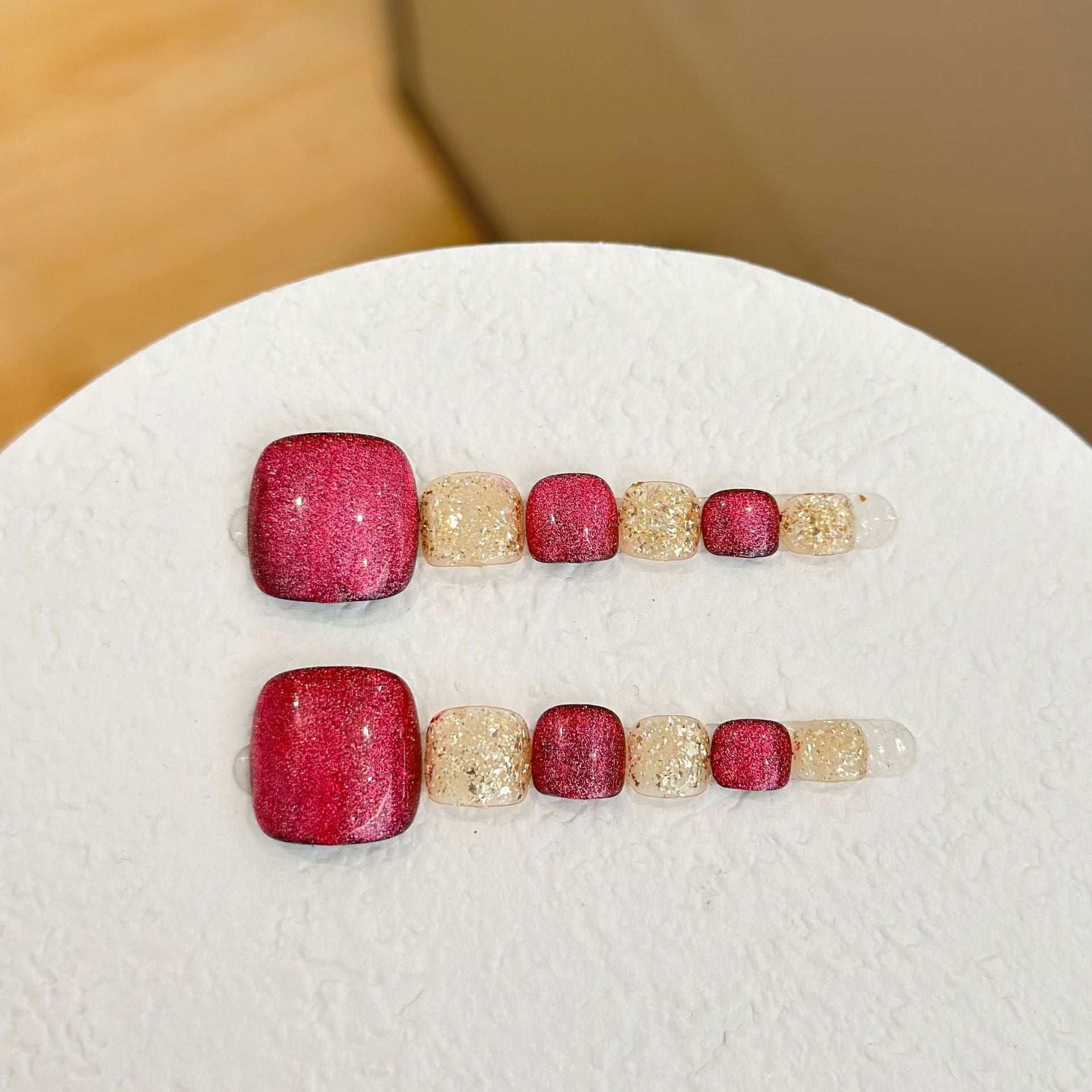 Simple foot nail, hand-worn nail piece, fuchsia cat's eye short nail patch, removable gold sequin finished product
