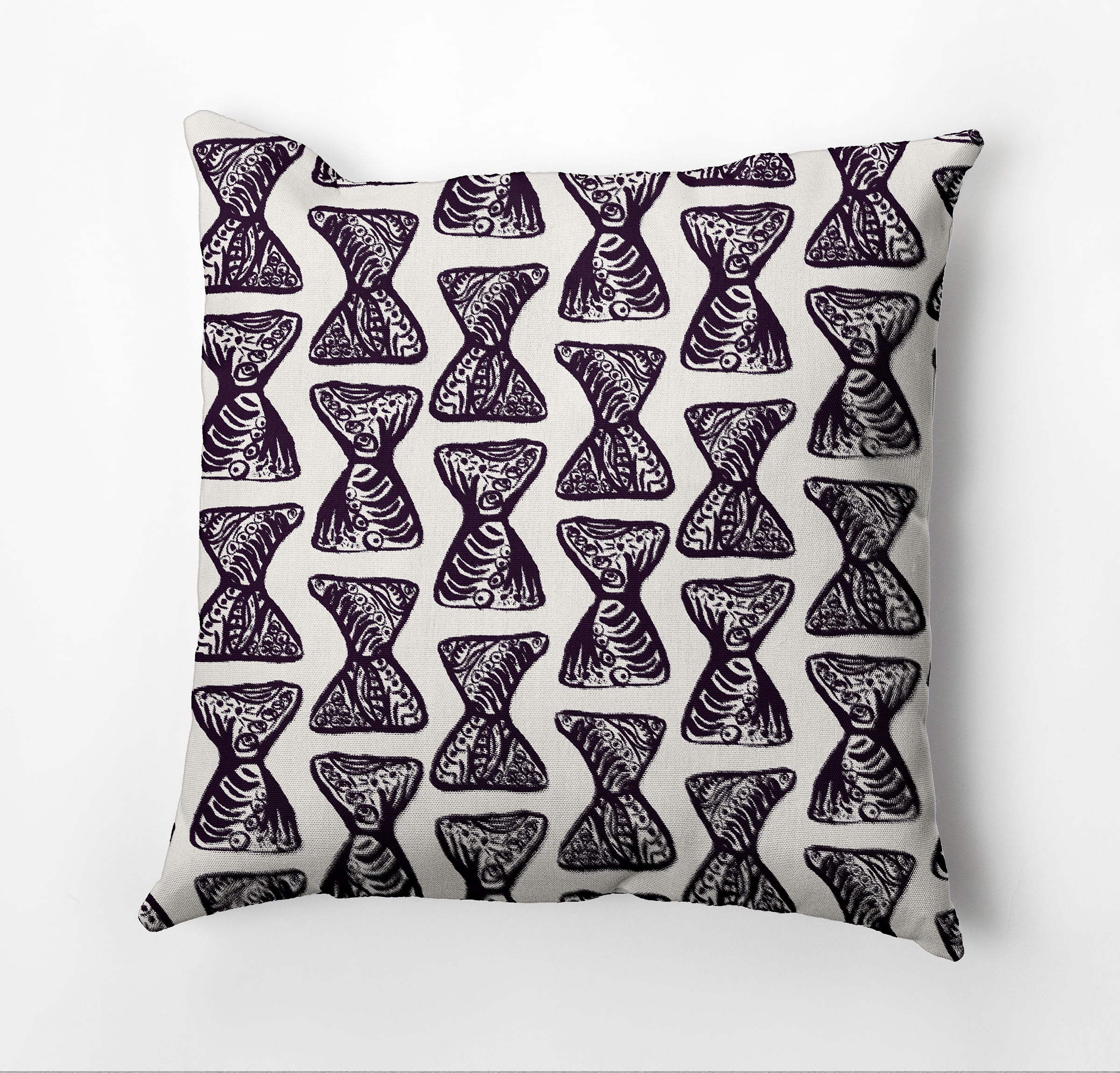 Simply Daisy Bongo Rhythm Outdoor Pillow, Purple/White, 14 in x 20 in