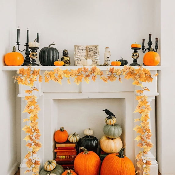 Simulated Maple Leaf Vines for Thanksgiving Halloween Room Decor, Plastic Material, 175cm Length, Indoor Living Room Scene Layout, Festive Atmosphere