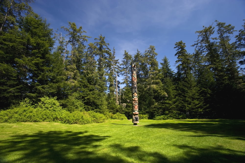 Single Totem Pole At The End Of The Totem Trail In The Sitka National Historic Park Alaska Canvas Art - Daryl Pederson Design Pics (17 x 11)