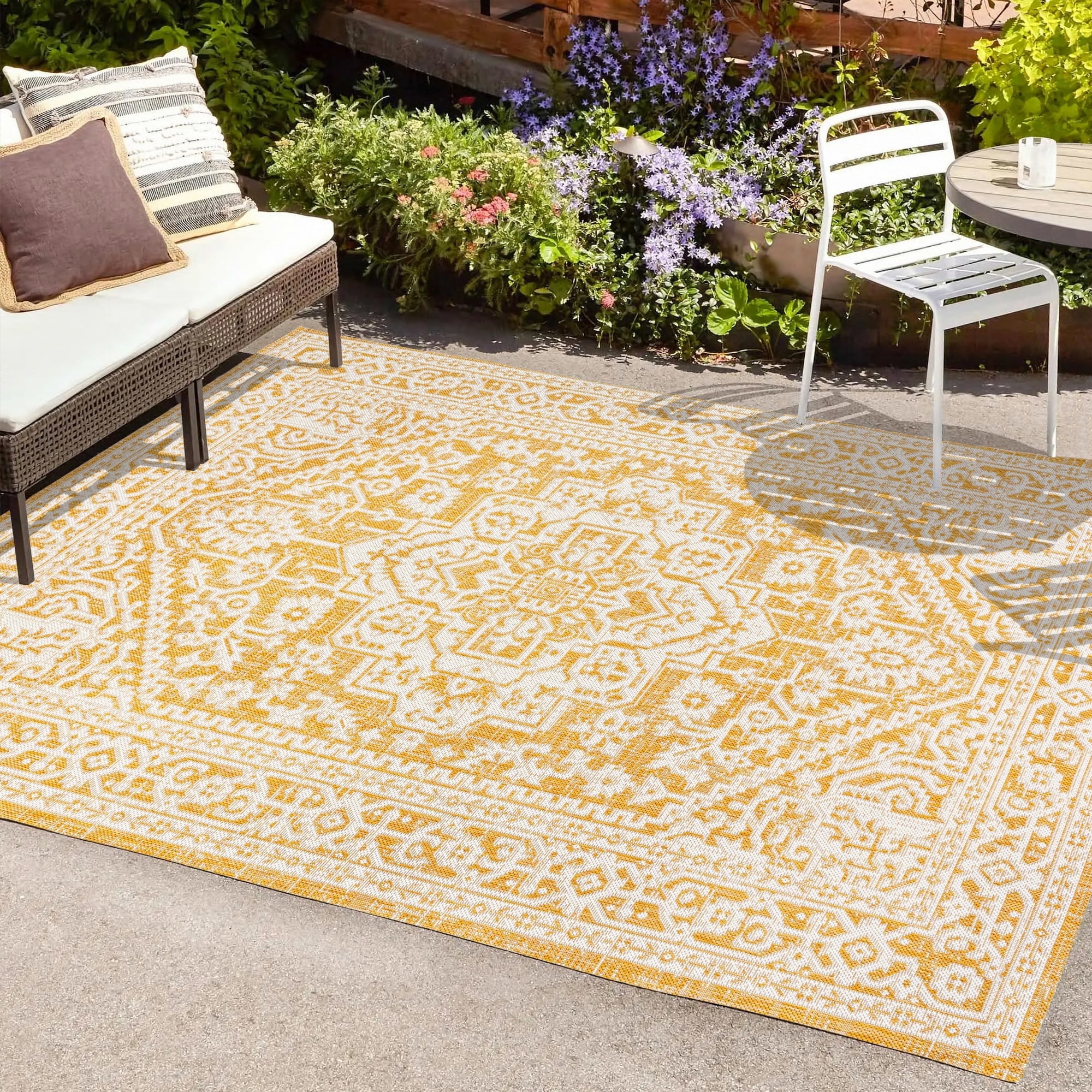 Sinjuri Yellow/Cream Medallion Hand-Woven 9' x 12' Indoor/Outdoor Rug