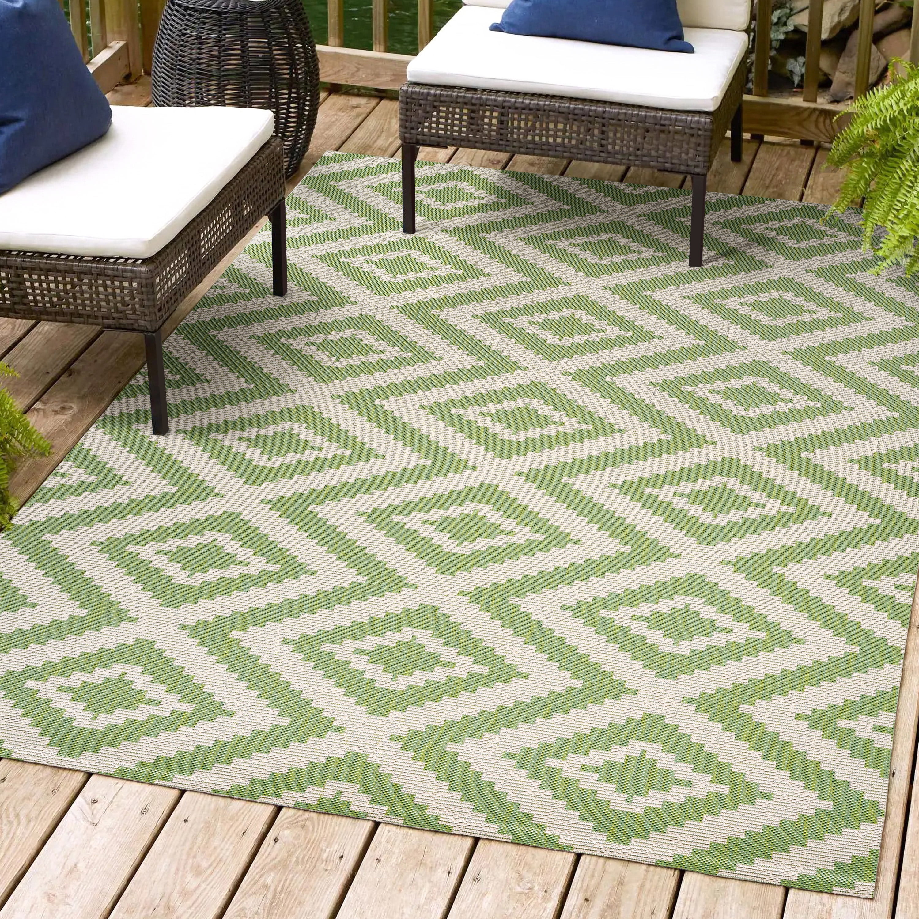 Mediterranean Geometric Green/Cream 4' x 6' Reversible Indoor/Outdoor Rug