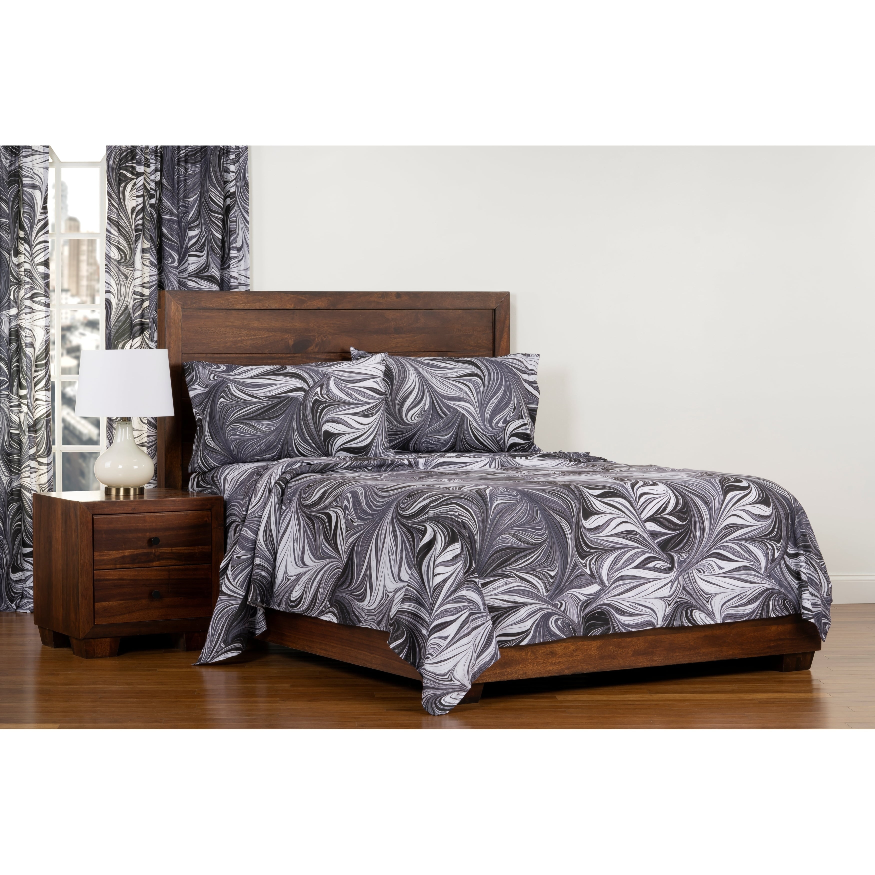 Full Black and White Microfiber Abstract Bed Sheet Set