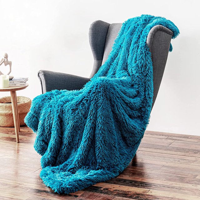 Sivio Furry Faux Fur Throw Blanket, Super Warm and Luxury Twin Size