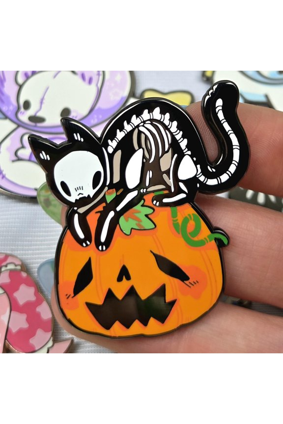 Skelly Kitty Enamel keychain!