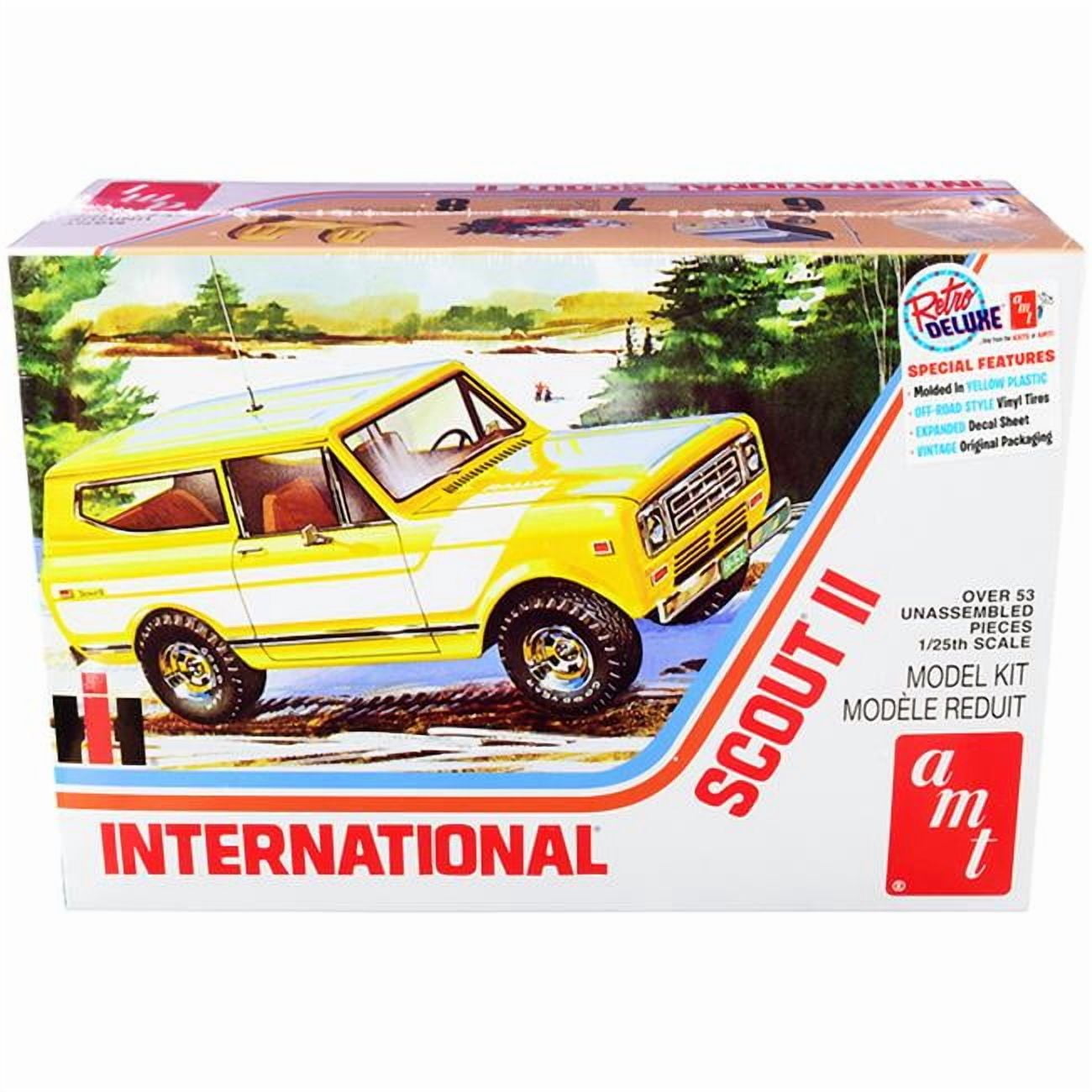 Skill 2 Model Kit IH International Harvester Scout II 1-25 Scale Model Car