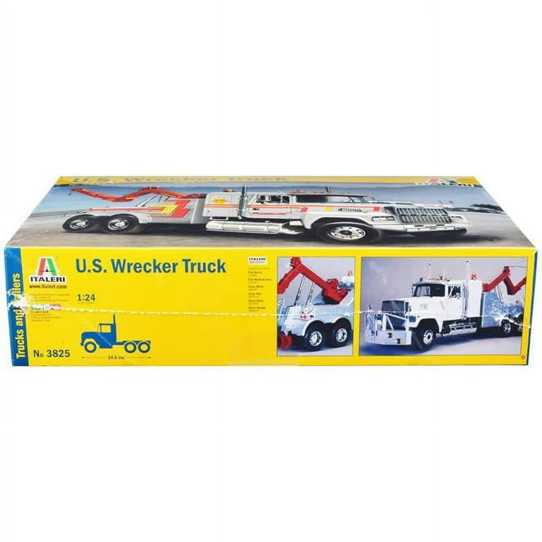 Skill 4 U.S. Wrecker Tow Truck 1-24 Scale Model Kit