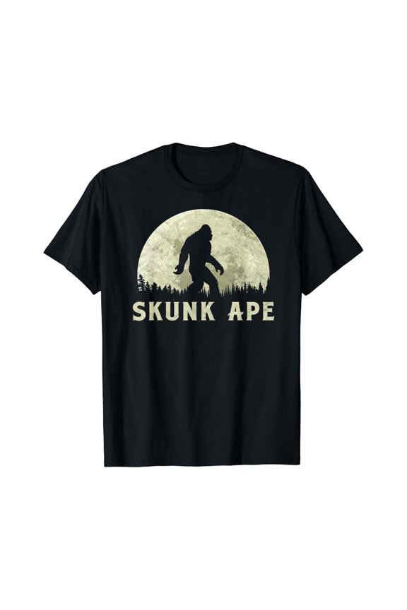 Skunk Ape! Bigfoot Moon Silhouette Retro T-Shirt - Believe!