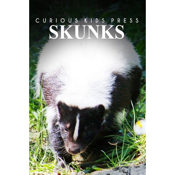Skunks - Curious Kids Press: Kids book about animals and wildlife, Children's books 4-6 (Paperback)
