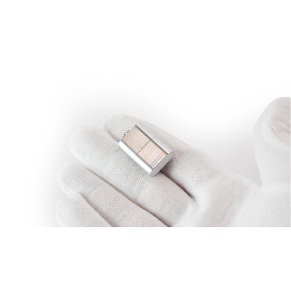 Sleek Silver Pocket-Sized MicroSD Reader Ensures Data Transfer for Mac