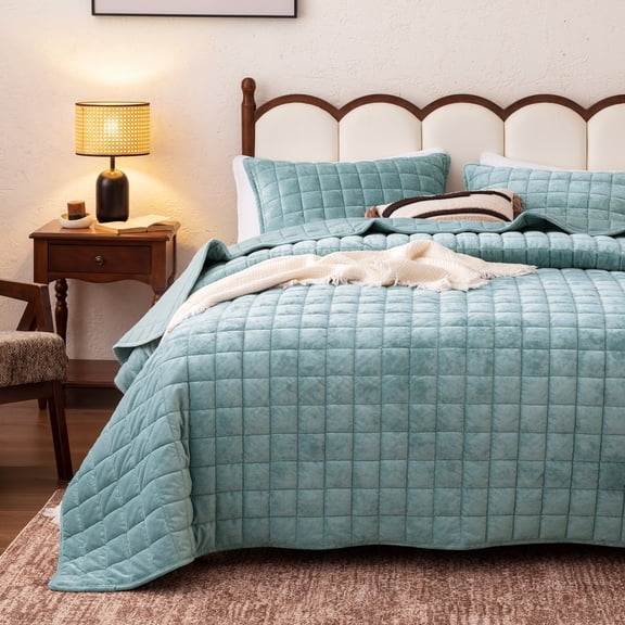 Sleep Zone Velvet Quilt Set, Full/Queen 90"x96", Buttery Soft Velvet 3 Piece Quilt Coverlet Set, Blue