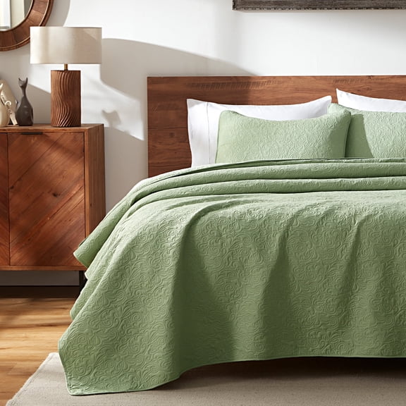 Sleep Zone Ultrasonic Scroll Quilt Set Full/Queen, Soft Lightweight Bedspread, Reversible All-Season Coverlet, 1 Quilt + 2 Pillow Shams (Sage Green, Full/Queen)