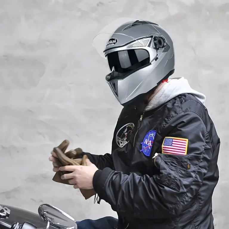 Motorcycle helmet cheap fogging up