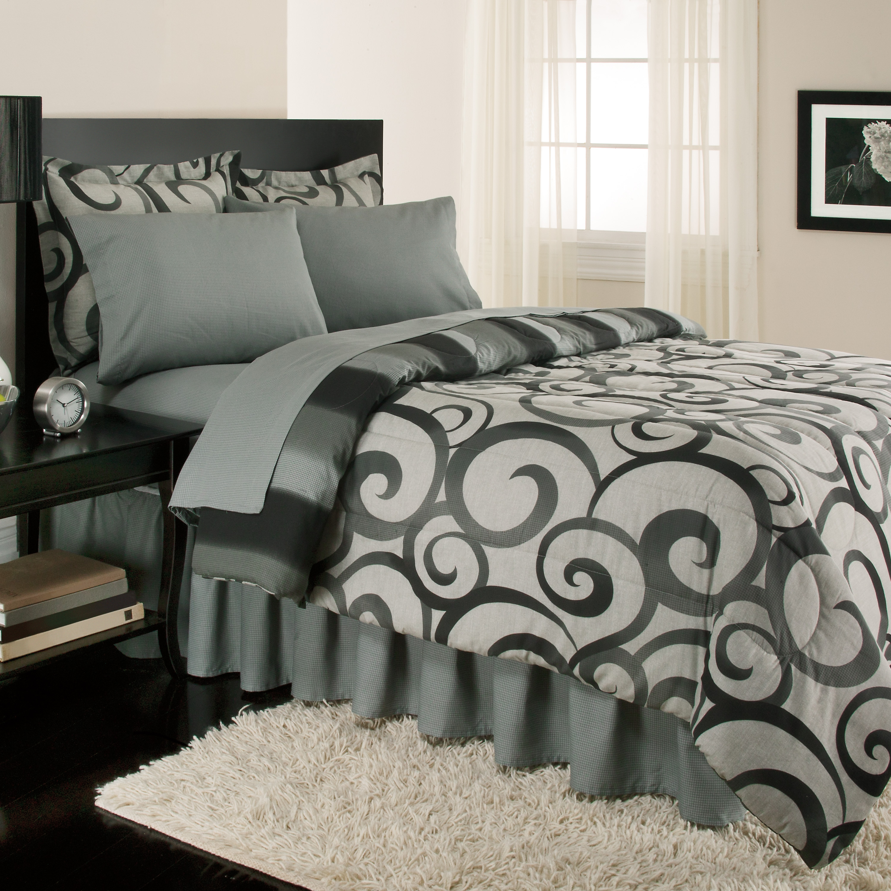 Sloane Street Alessandro Scroll, Reversible, Complete Set With Bonus Bed Skirt By Royale Linens - image 1 of 3