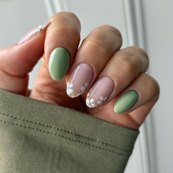 Small fresh ins wind manicure film short short round wearing nail summer French flower wearing fake nail wholesale