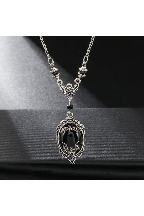 Vintage Pendant Necklace Exquisite Gothic Halloween Bat Necklace for Party