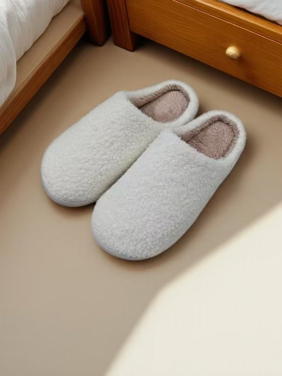 Smile Face Slippers for Women and Men, Retro Comfy Warm Soft Fuzzy Plush Slip-On House Shoes Funny Cute Happy Smile Home Fluffy Slipper for Indoor & Outdoor Slippers