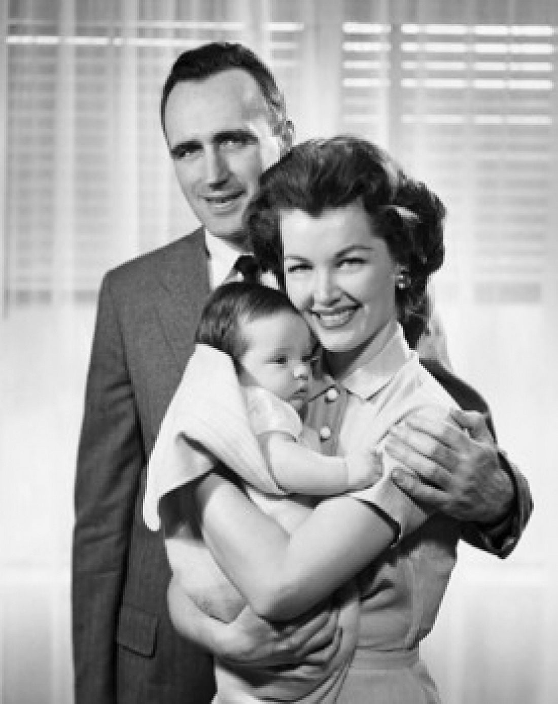 Smiling parents with baby Canvas Art - (18 x 24)
