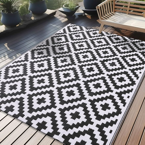 Smiry Outdoor Rugs 5'x8' for Patios, Waterproof Plastic Straw Rugs, Reversible Mats for RV, Deck, Porch, Picnic, Black and White