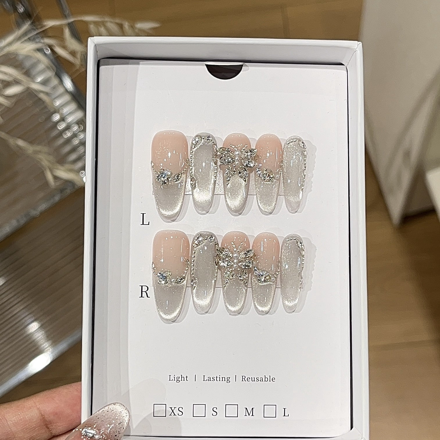 [Smoke Realm] Cold water light flashes, smiling cat's eye design ...