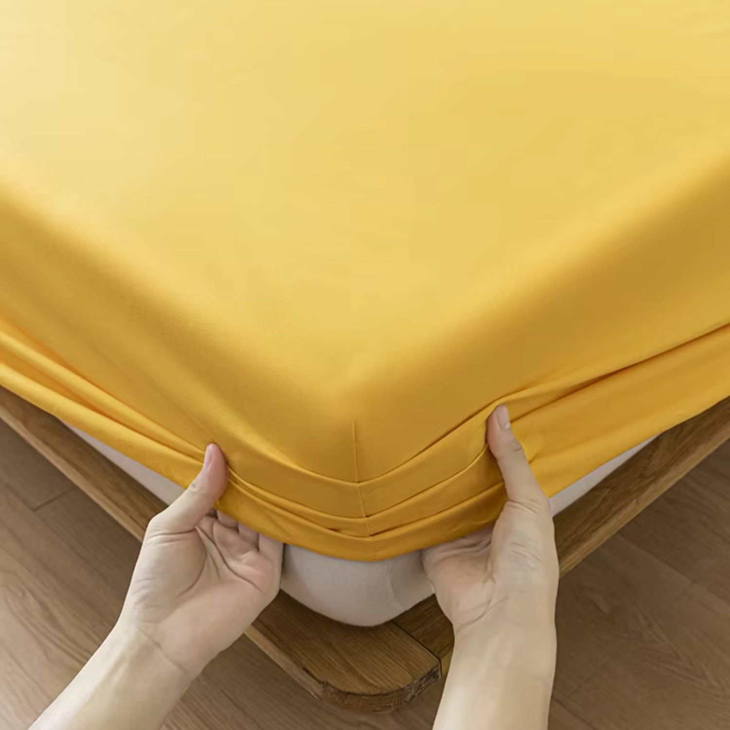 Smooth Breathable and Waterproof Mattress Protector for Twin Queen and