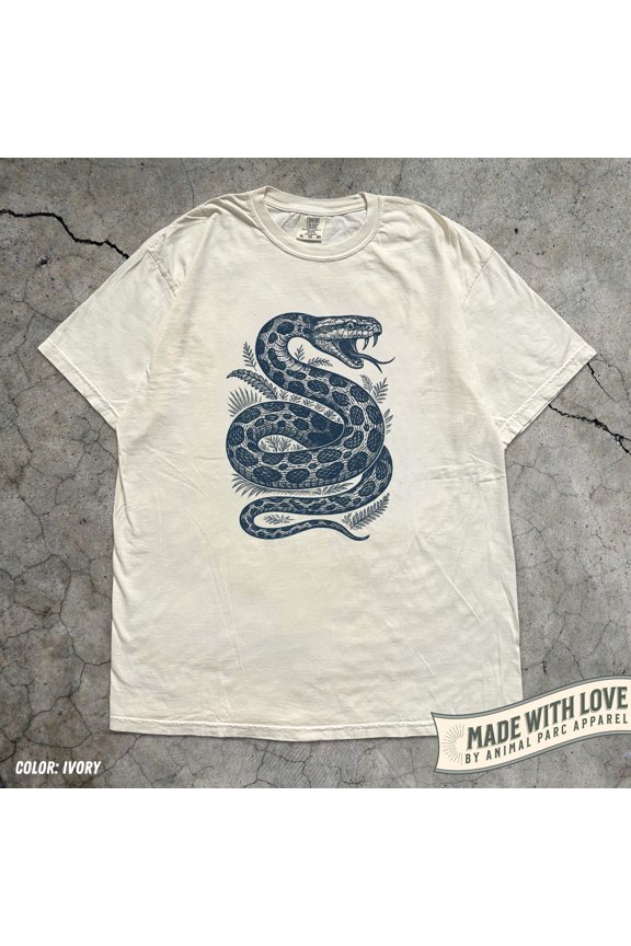 Snake Graphic T-Shirt, Vintage Snake Tee Python Gothic Nature Wildlife Shirt, Unisex Boho Serpent Shirt, Reptile Graphic Tee Distressed All Size S-5XL