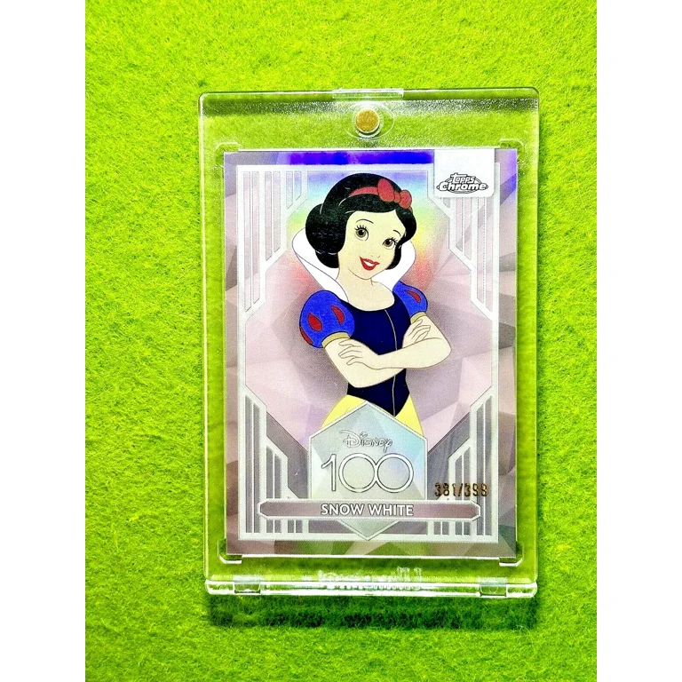 Snow White DISNEY 100 PINK REFRACTOR # /399 SP CARD 2023 Topps