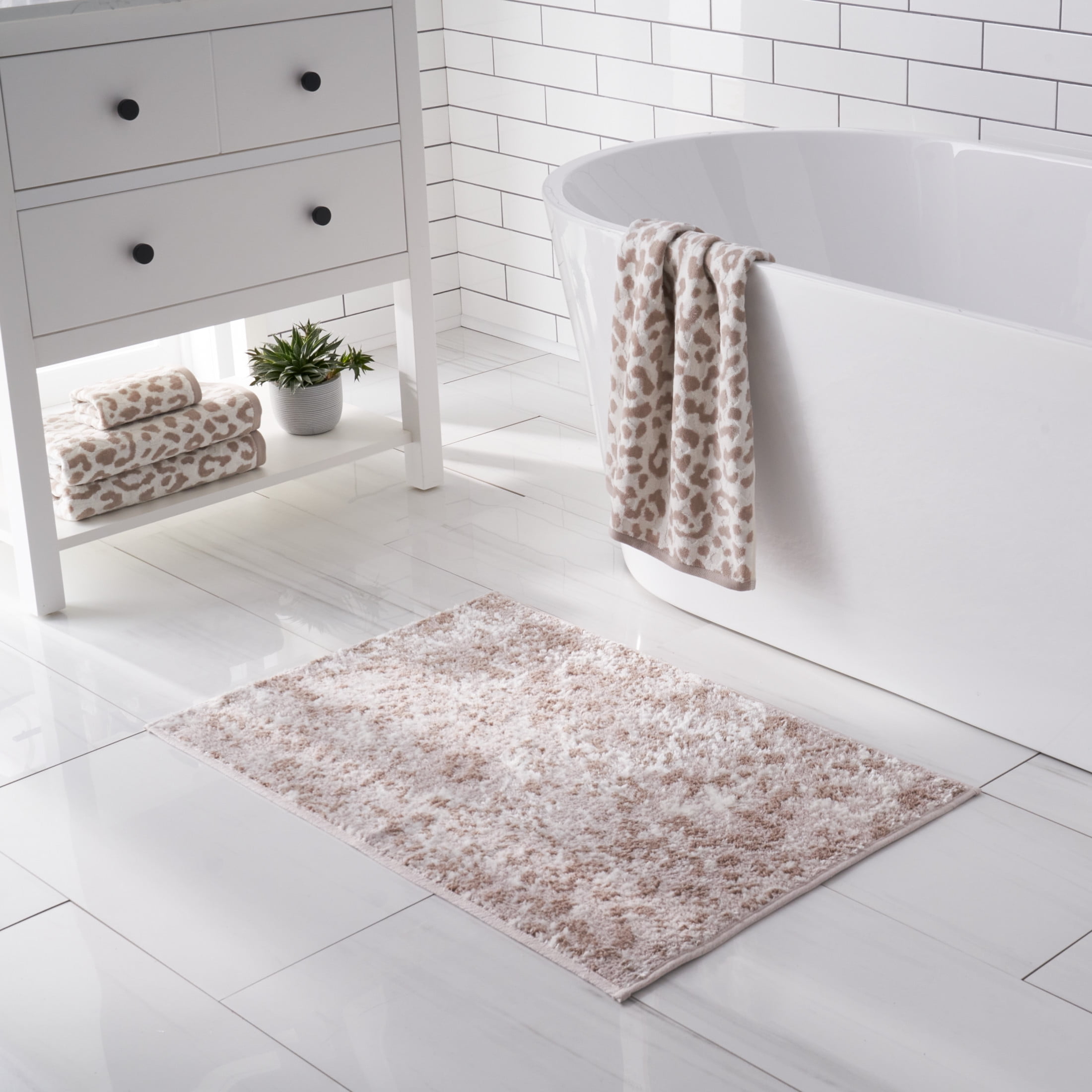 Look We Love: Using Real Rugs in the Bathroom