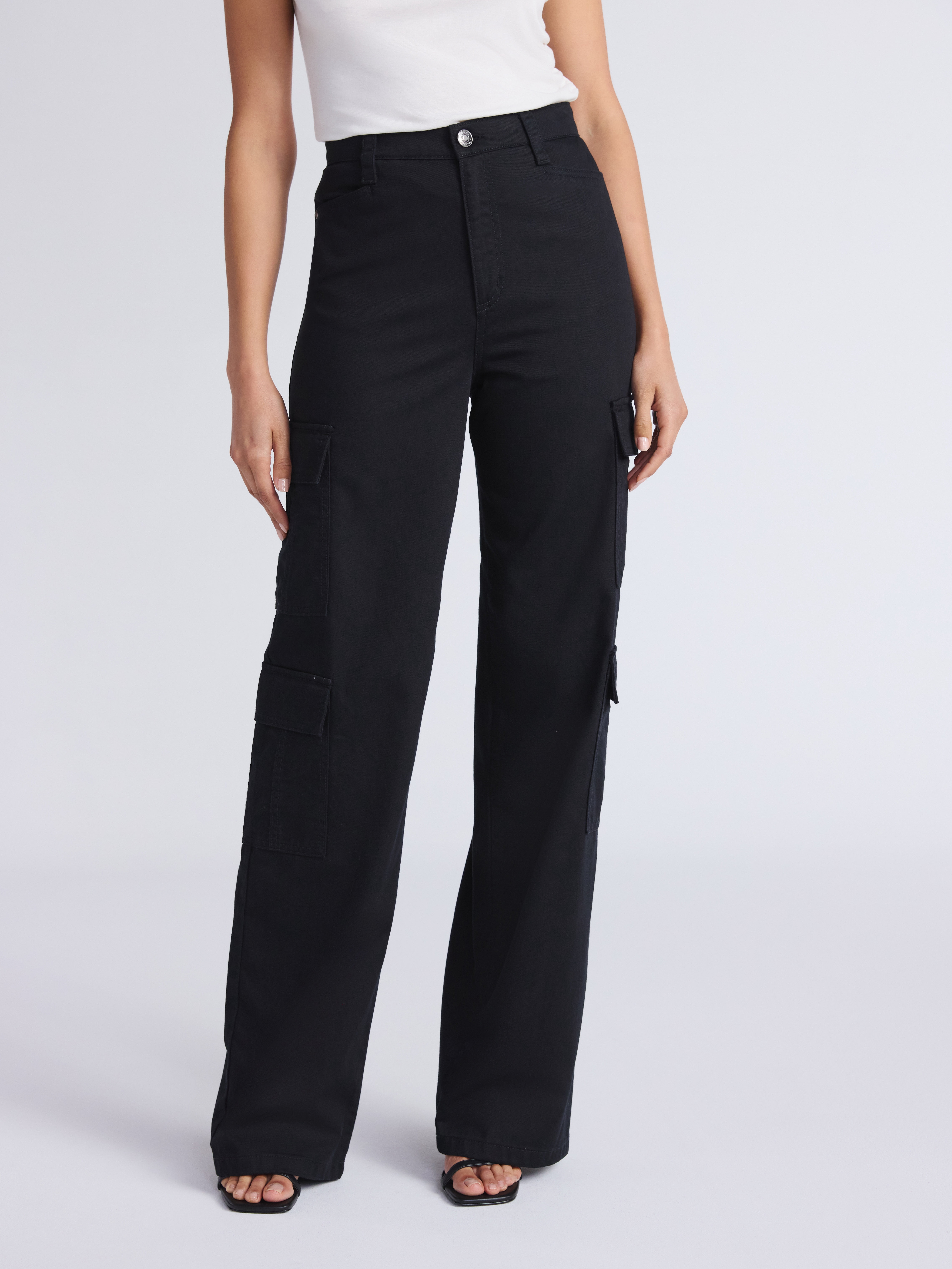 Sofia by Sofia Vergara Women's and Women's Plus Relaxed Straight Super High-Rise Cargo Jeans, 30.5", 32.5, and 34.5" Inseams, Sizes 0-28