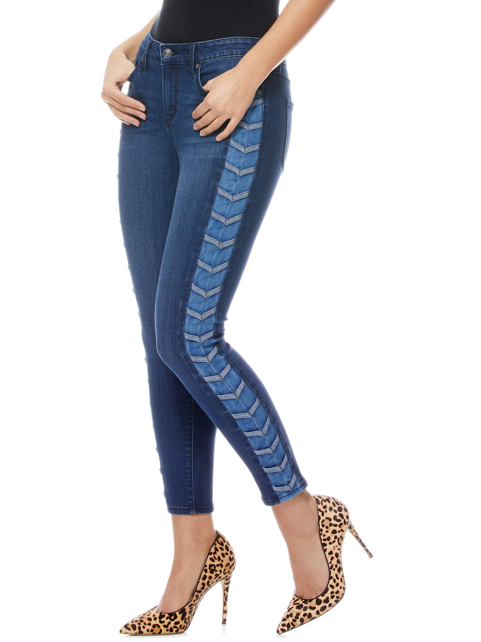 Sofia Vergara's Walmart Skinny Jeans & Bodysuit Offset Her Louboutins